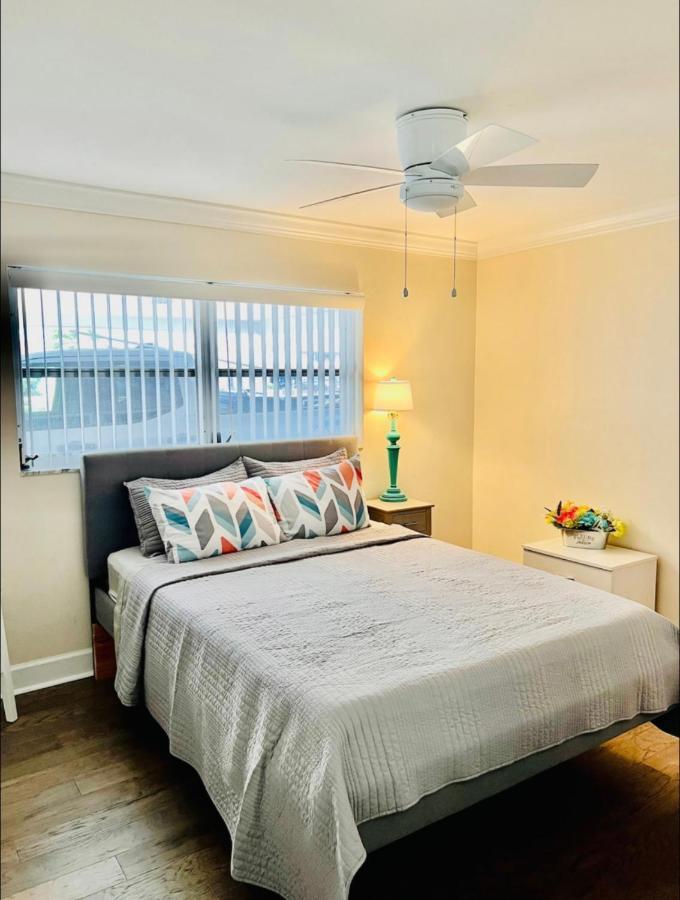 Cheerful Home With Two Bedrooms 케이프코럴 외부 사진
